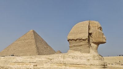 9 Pyramiden bestaunen / Basar hautnah erleben